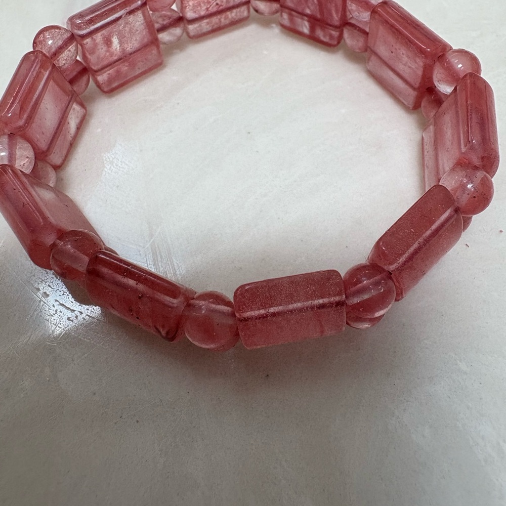 Pink Crystal Bead Bracelet with Elegant Design